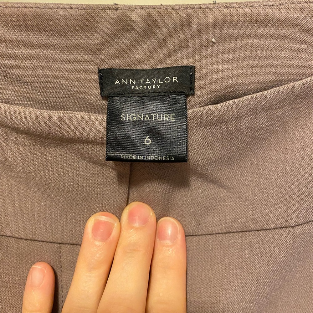 Ann Taylor Factory Signature Bootcut Trousers | Size 6 - Picture 4 of 8